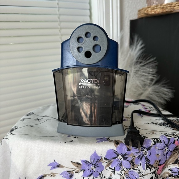 Elmer’s Electrical Pencil Sharpener - Picture 1 of 5